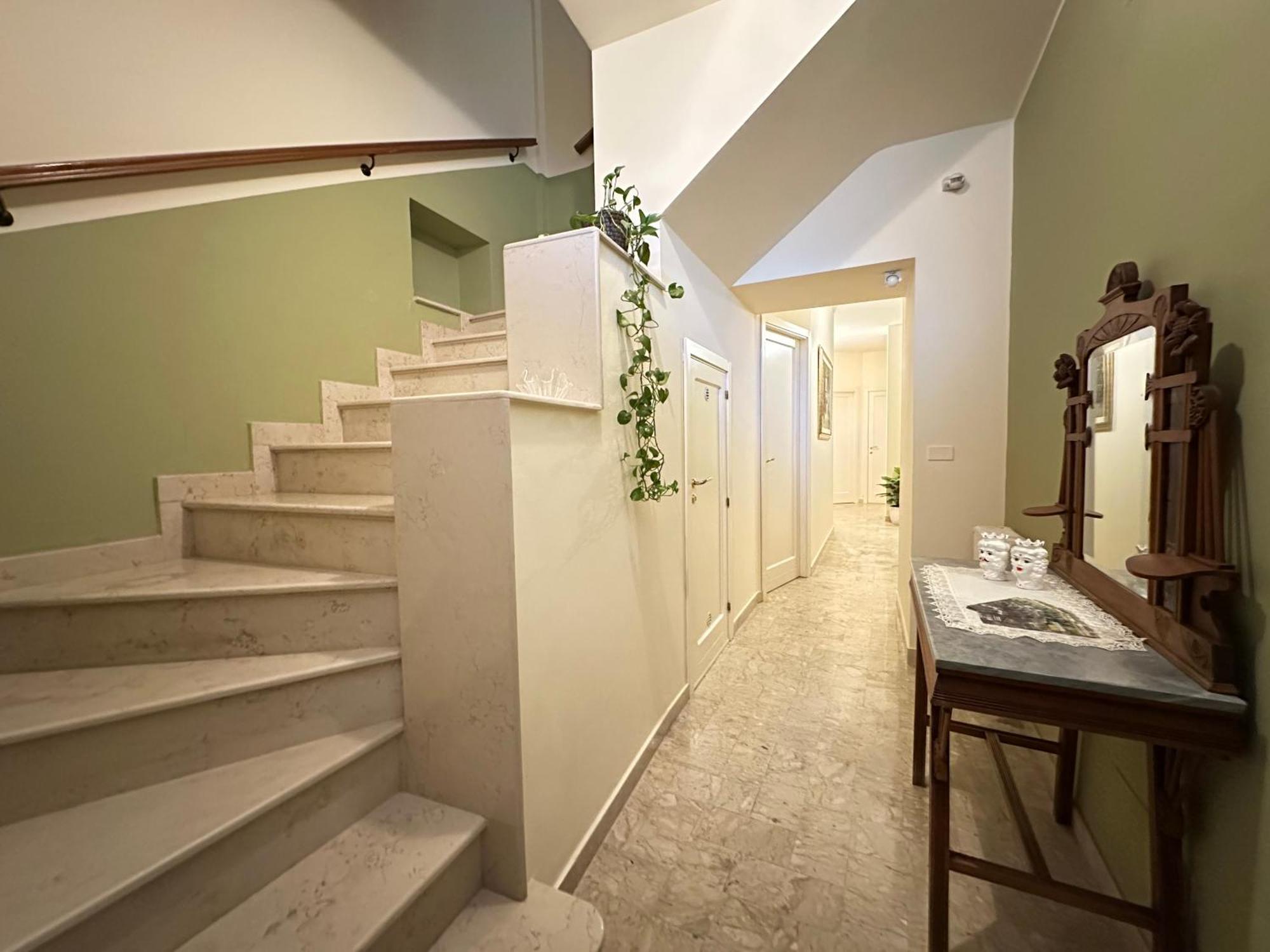 Historic B&B Apartments Home Кьярамонте-Гульфи Экстерьер фото