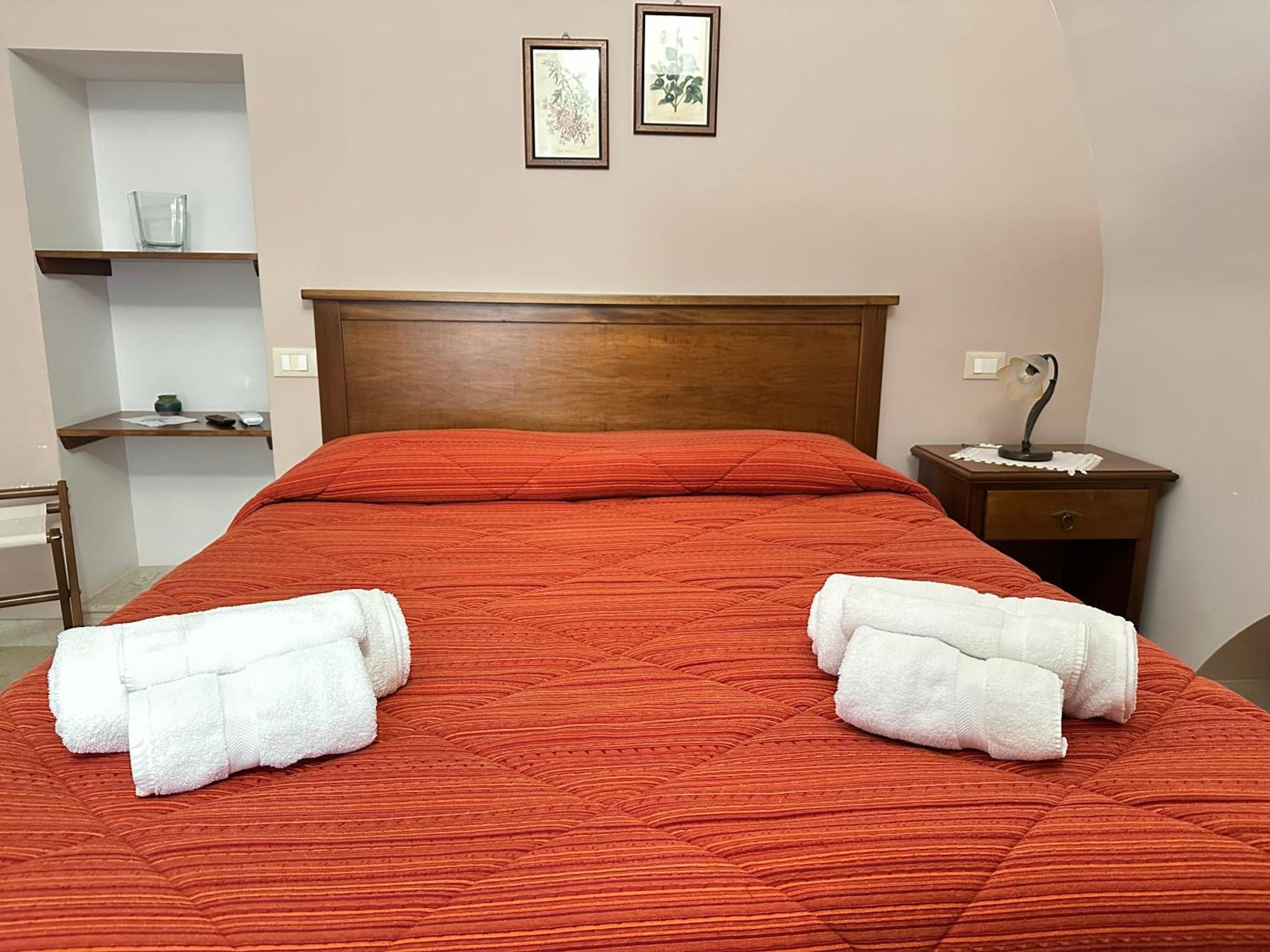 Historic B&B Apartments Home Кьярамонте-Гульфи Экстерьер фото