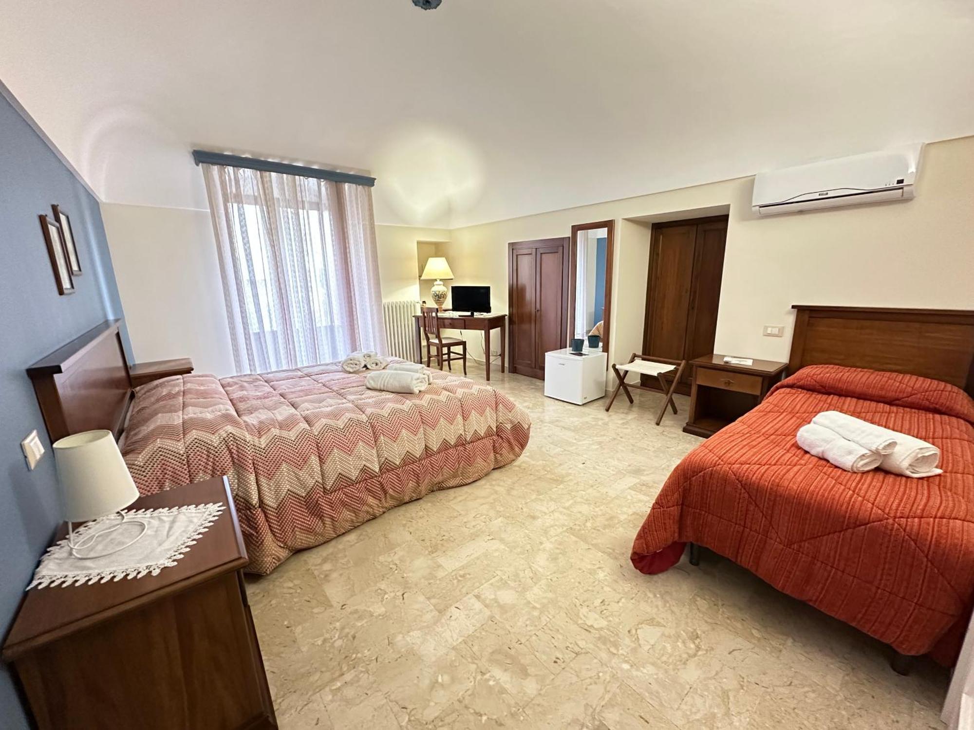 Historic B&B Apartments Home Кьярамонте-Гульфи Экстерьер фото