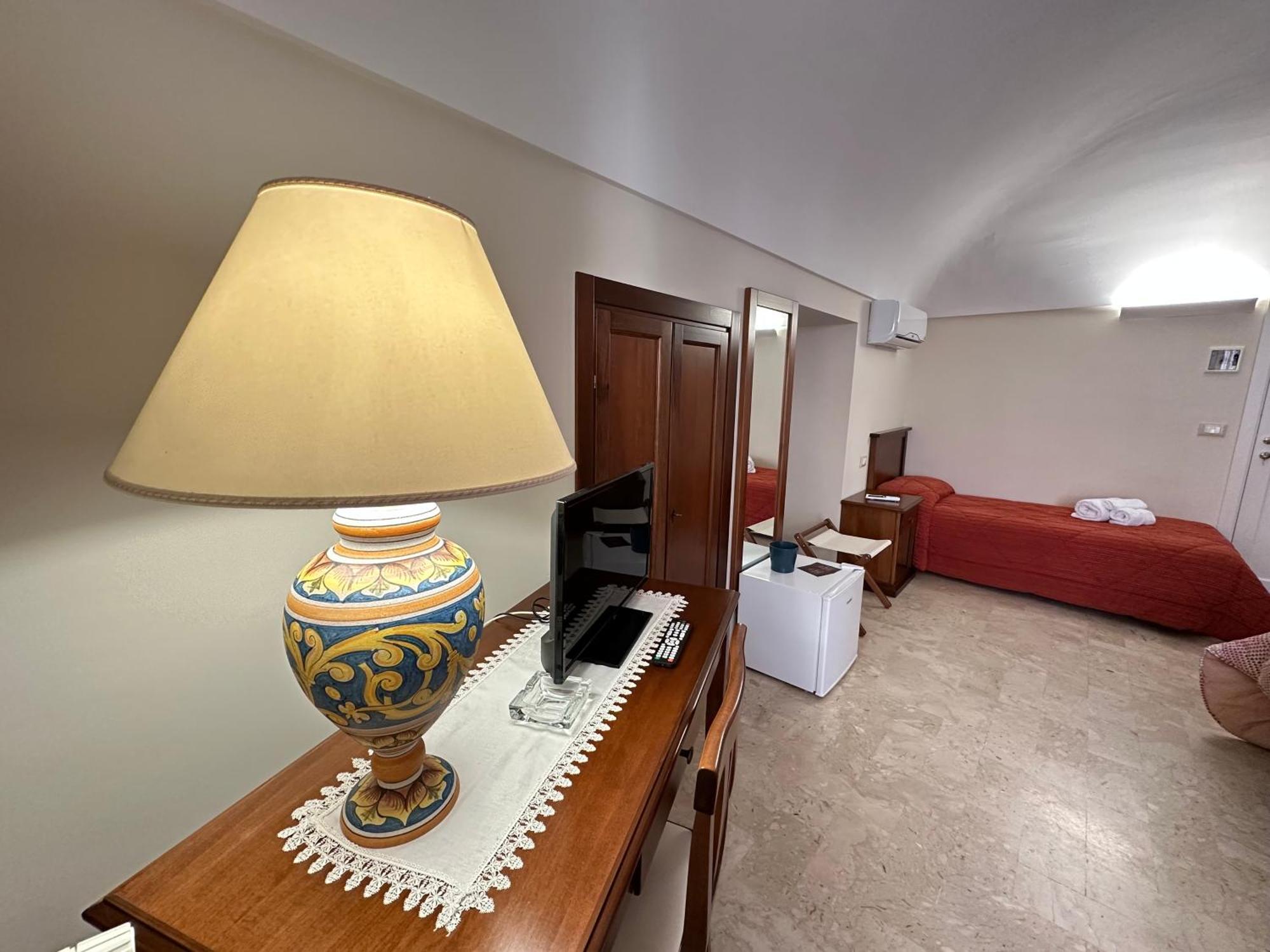 Historic B&B Apartments Home Кьярамонте-Гульфи Экстерьер фото